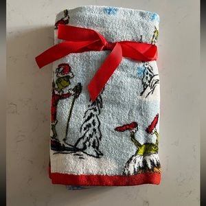 NWT Grinch Grinchmas Christmas Bath Hand Towels
